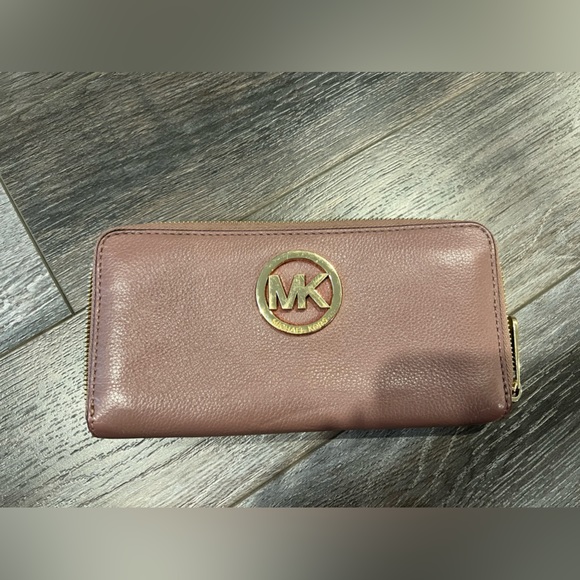 Michael Kors Wallet - Picture 1 of 4